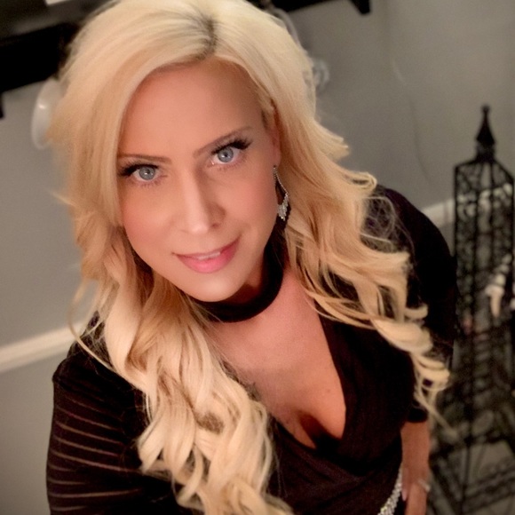 Meet your Posher, Amy - Picture 1 of 1